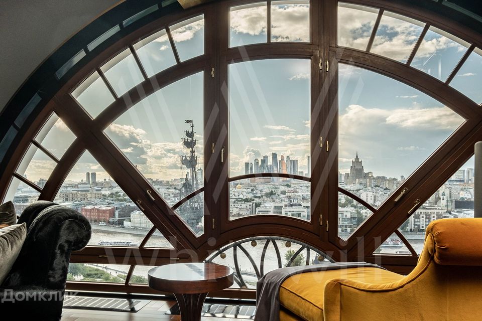 Продаётся 3-комнатная квартира, 184 м²
