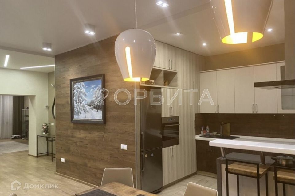 Продаётся 5-комнатная квартира, 198.8 м²