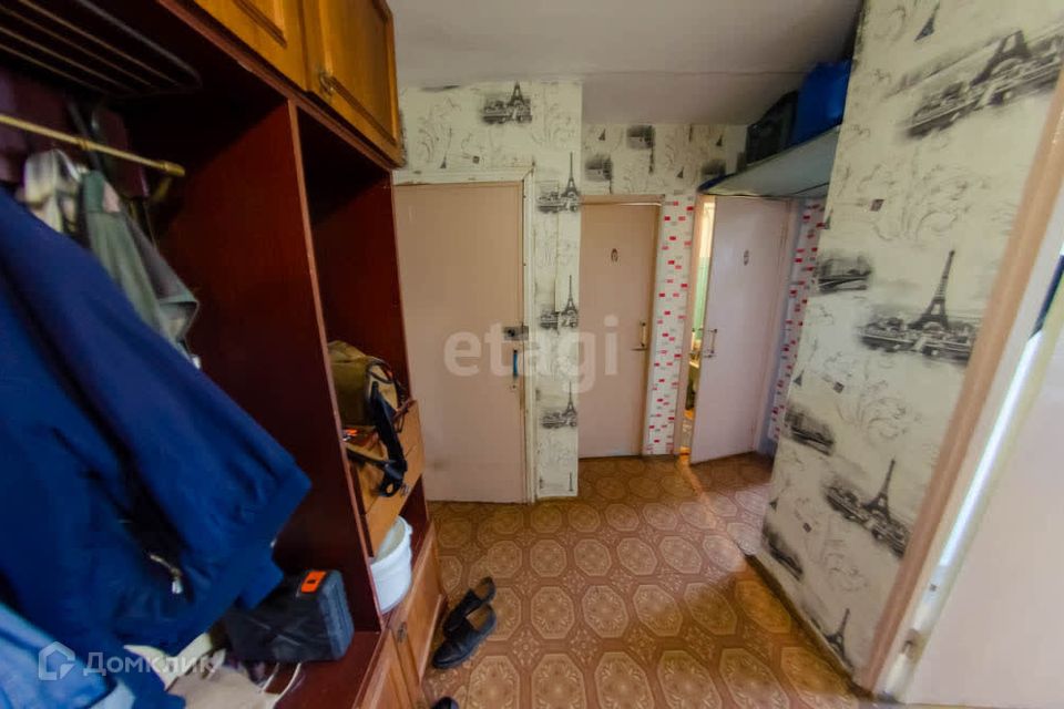 Продаётся 4-комнатная квартира, 58.3 м²
