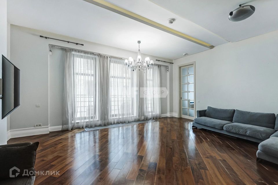 Продаётся 4-комнатная квартира, 207.1 м²