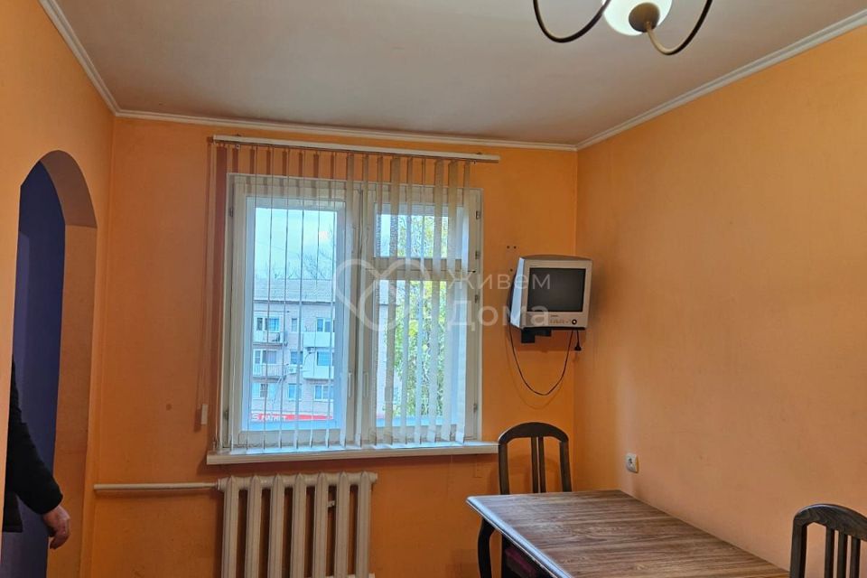 Продаётся 4-комнатная квартира, 61.5 м²