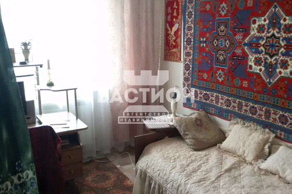 Продаётся 4-комнатная квартира, 72 м²