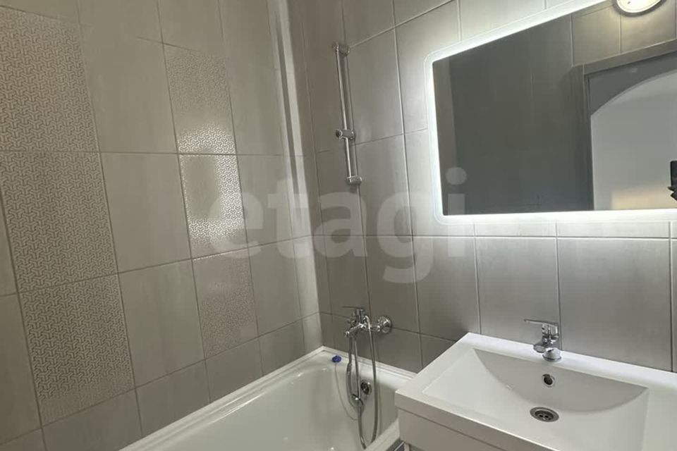 Продаётся 1-комнатная квартира, 42 м²