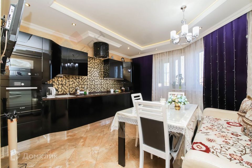 Продаётся 3-комнатная квартира, 125.8 м²