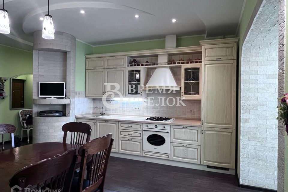 Продаётся 3-комнатная квартира, 113 м²