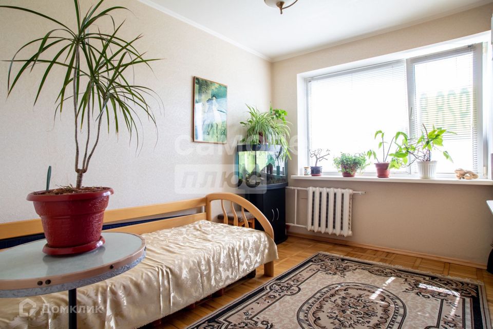 Продаётся 4-комнатная квартира, 63.7 м²