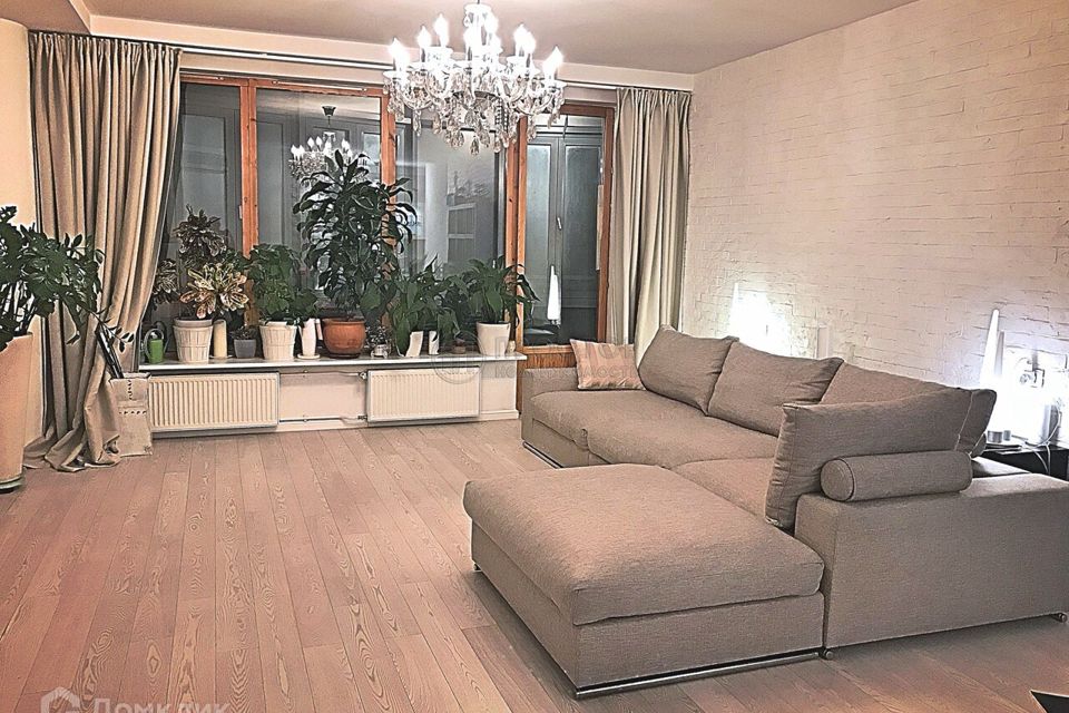 Продаётся 3-комнатная квартира, 136 м²