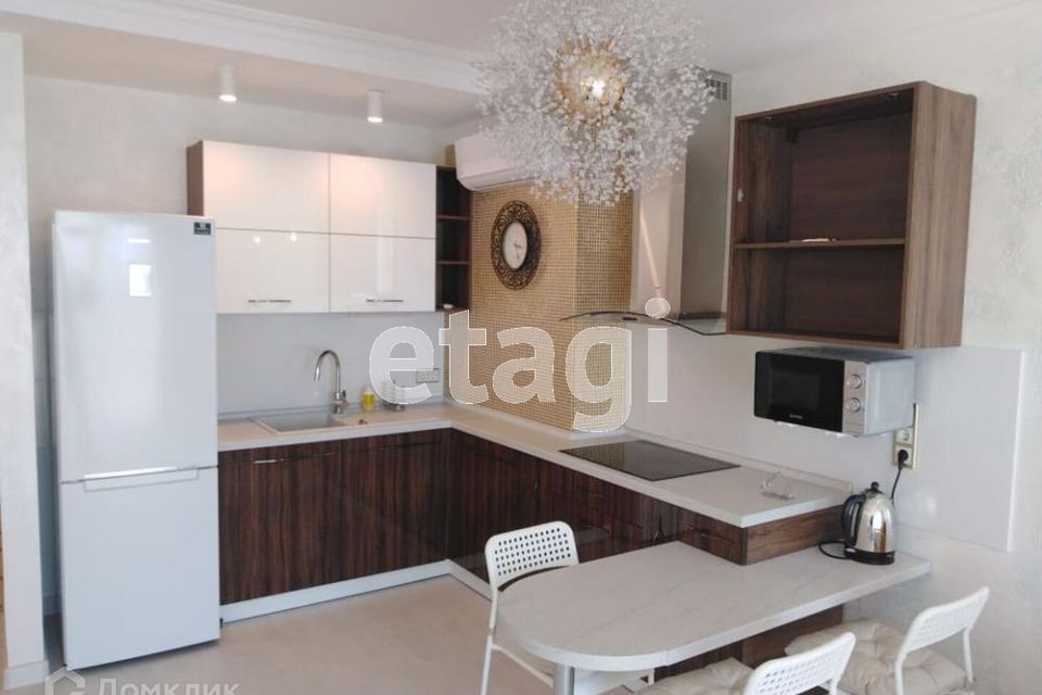 Сдаётся 2-комнатная квартира, 56 м²