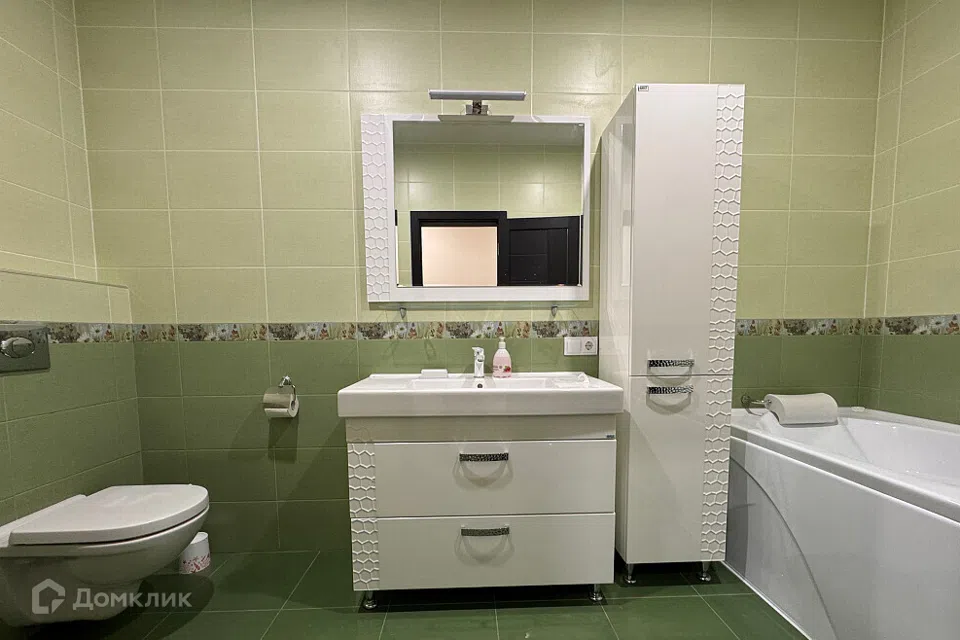 Продаётся 3-комнатная квартира, 156 м²