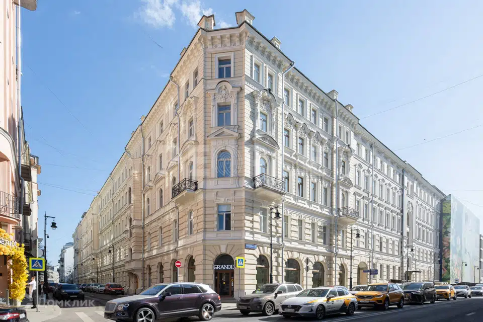 Продаётся 4-комнатная квартира, 165 м²