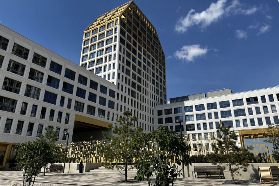 Продаётся 4-комнатная квартира, 105.9 м²