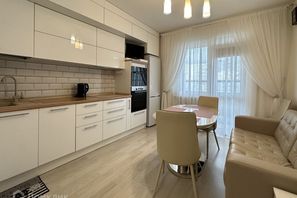 Продаётся 1-комнатная квартира, 42.1 м²