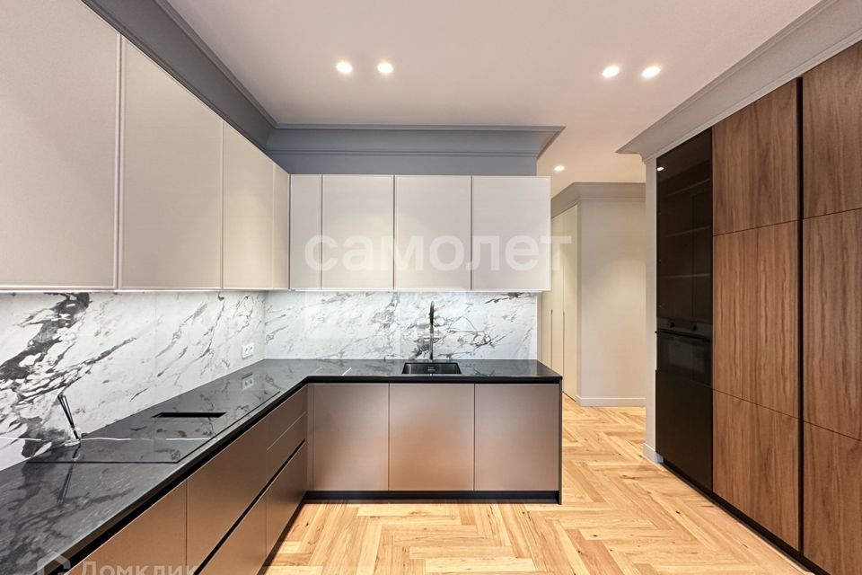 Продаётся 3-комнатная квартира, 107 м²