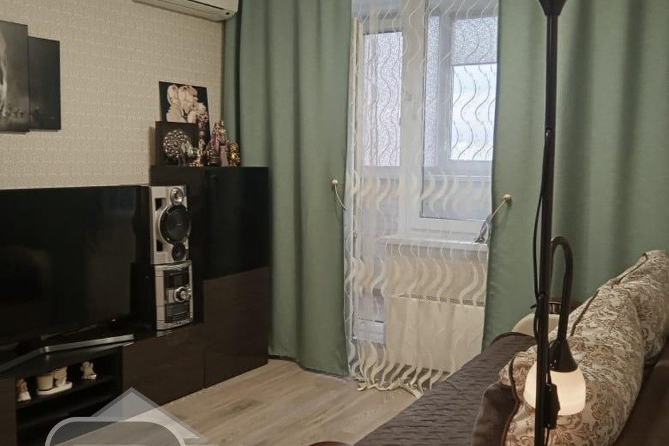 Продаётся 1-комнатная квартира, 42 м²