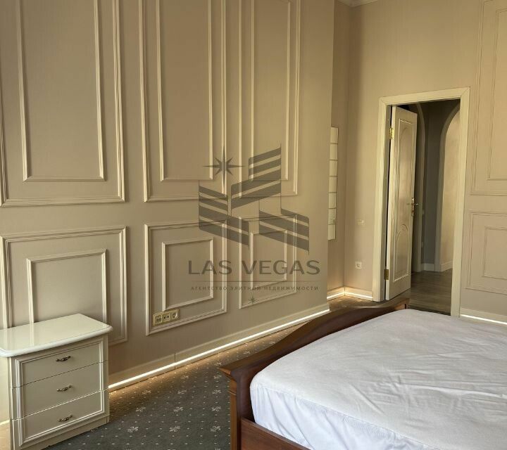 Сдаётся 6-комнатная квартира, 205 м²