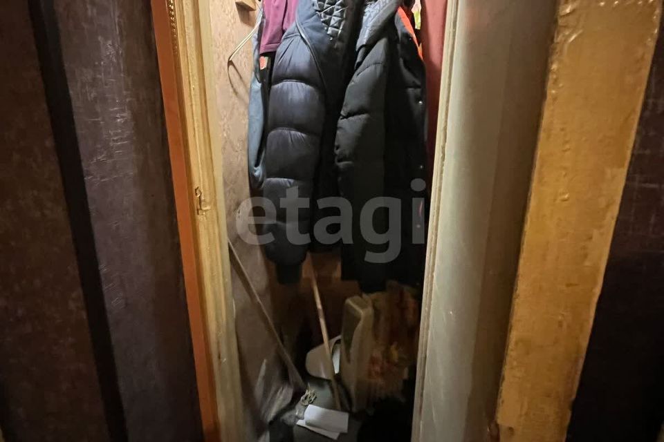 Продаётся 4-комнатная квартира, 64.4 м²