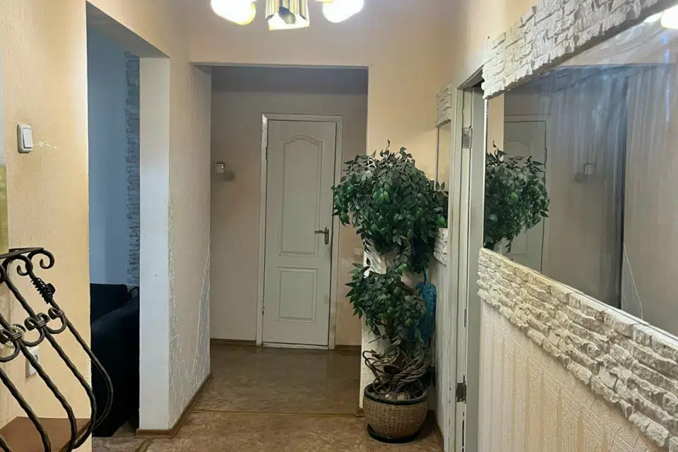 Продаётся 4-комнатная квартира, 87 м²
