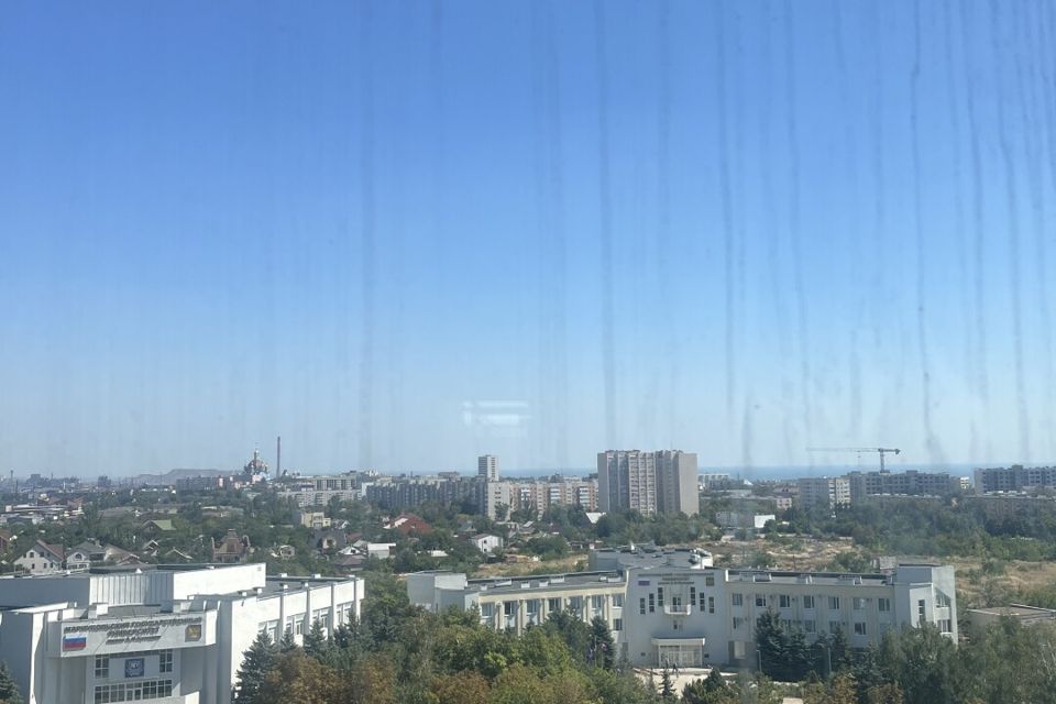 Продаётся 4-комнатная квартира, 191.7 м²