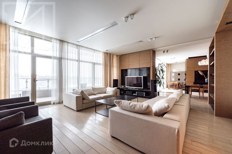 Продаётся 6-комнатная квартира, 320 м²