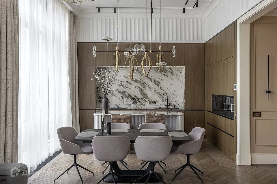 Продаётся 3-комнатная квартира, 165 м²