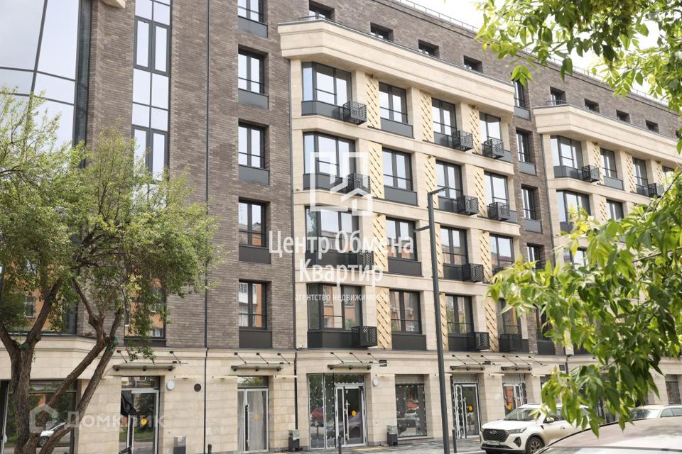 Продаётся 4-комнатная квартира, 141 м²
