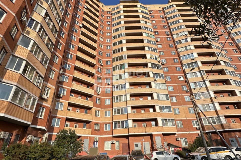 Продаётся 1-комнатная квартира, 68 м²