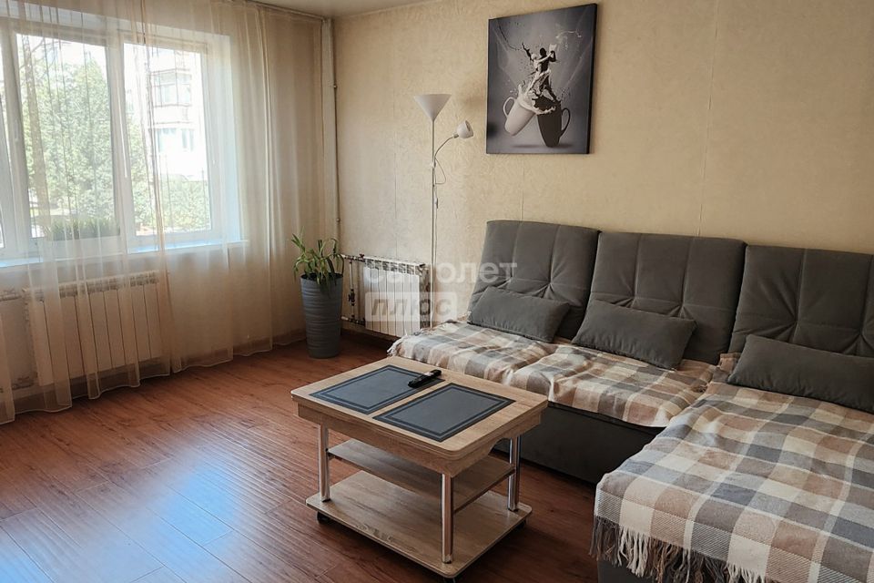 Продаётся 4-комнатная квартира, 57.9 м²