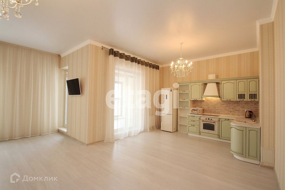 Продаётся 3-комнатная квартира, 122 м²