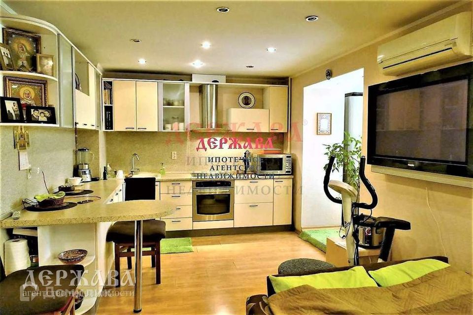 Продаётся 3-комнатная квартира, 64 м²