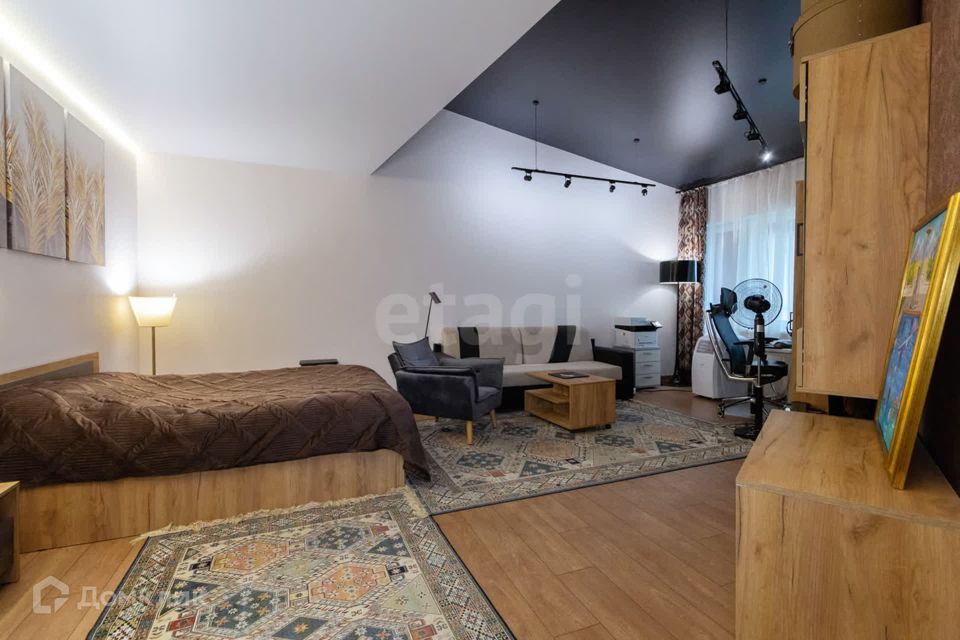 Продаётся 1-комнатная квартира, 65 м²