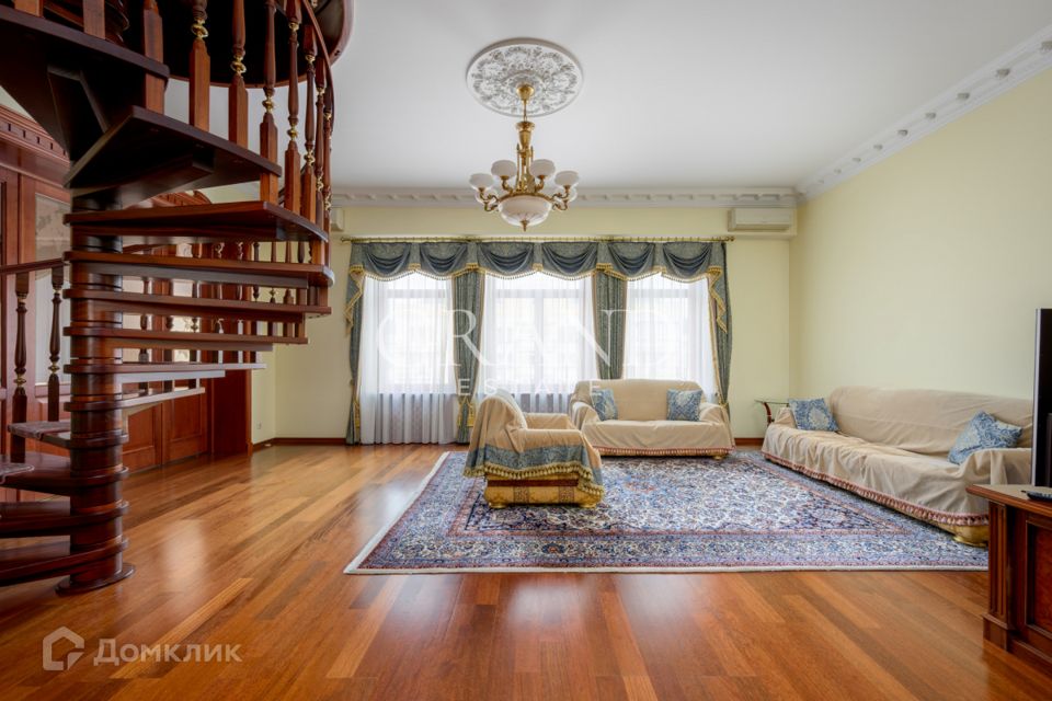 Продаётся 5-комнатная квартира, 248 м²