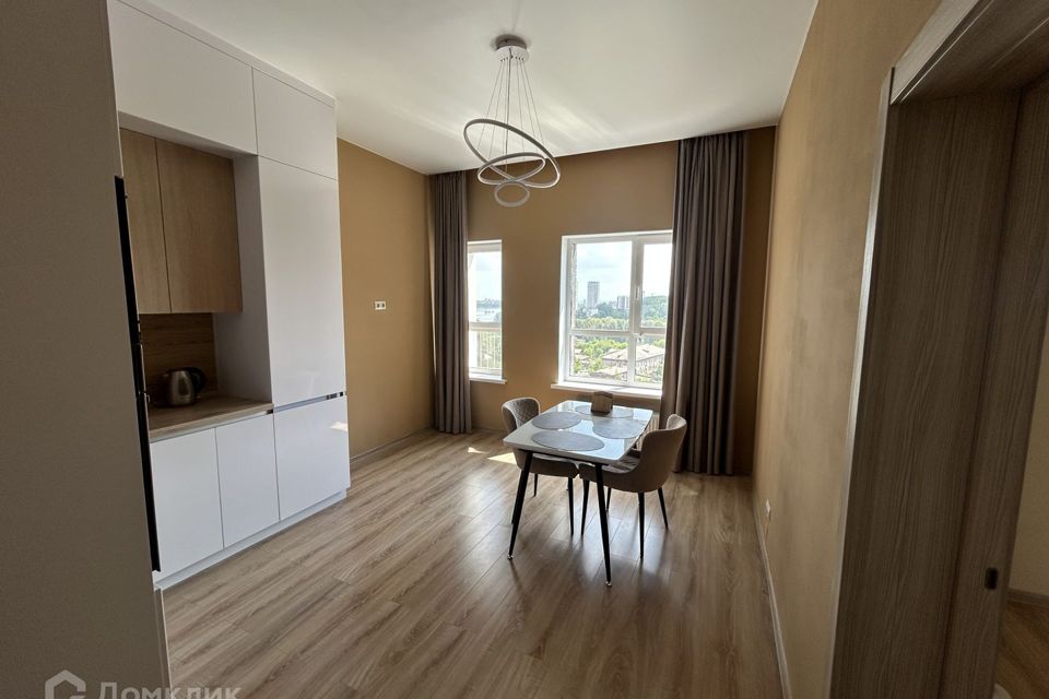 Сдаётся 2-комнатная квартира, 81 м²
