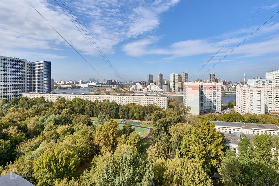 Продаётся 4-комнатная квартира, 183.5 м²