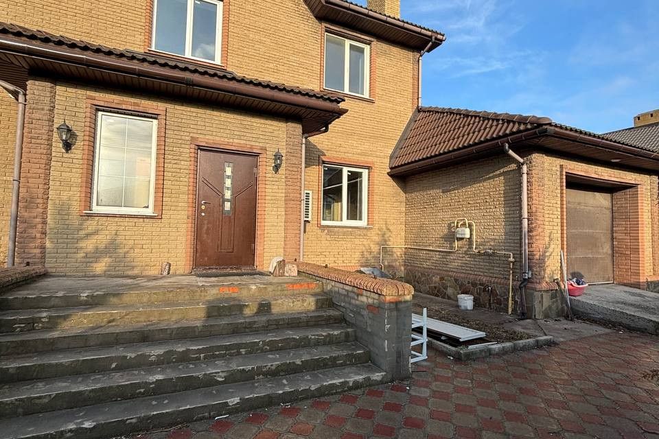 Продаётся 3-этажный дом, 427 м²