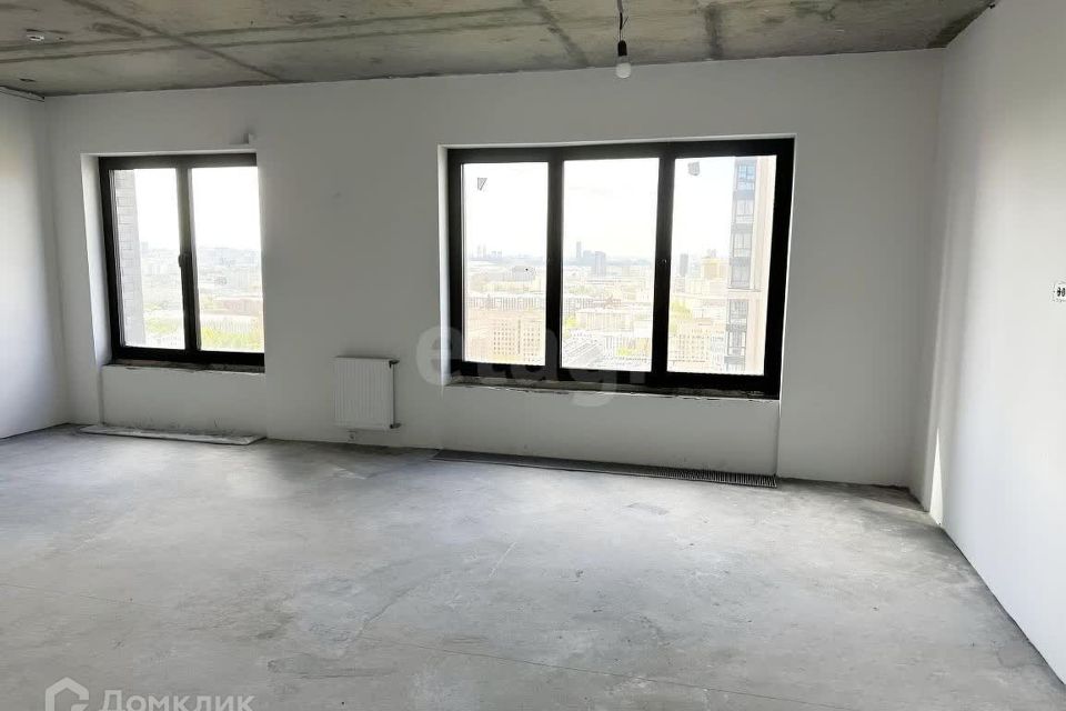 Продаётся 4-комнатная квартира, 135.7 м²