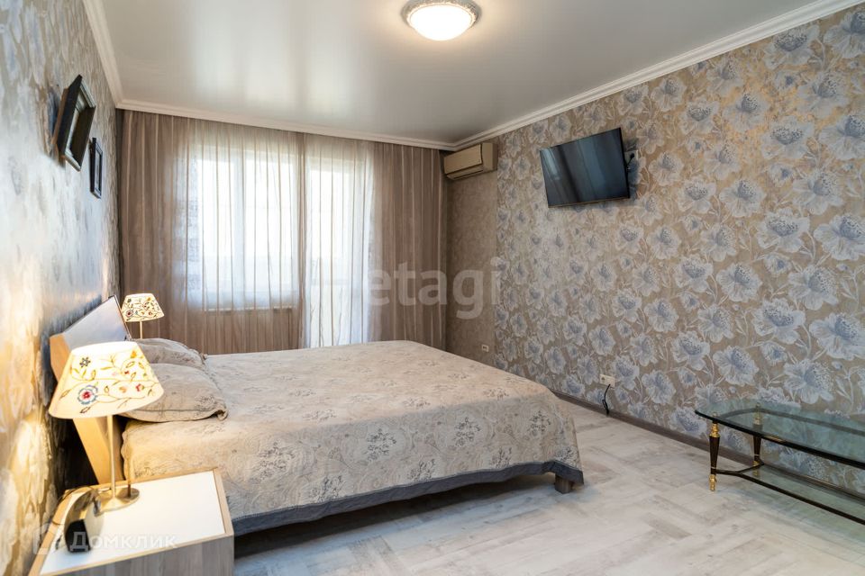Продаётся 1-комнатная квартира, 63.8 м²