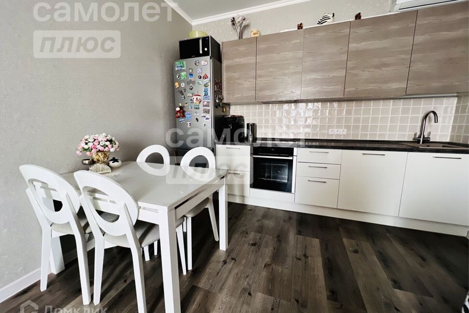 Продаётся 2-комнатная квартира, 60.8 м²