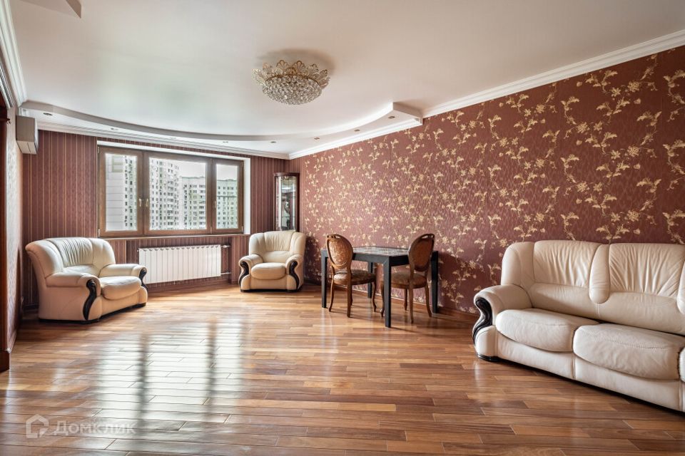 Продаётся 3-комнатная квартира, 131.2 м²