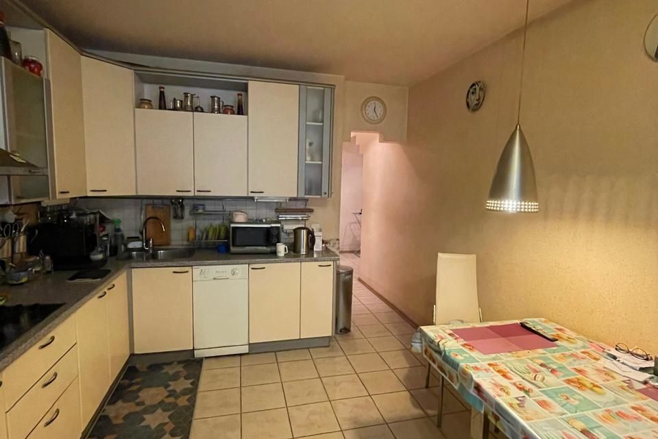 Продаётся 3-комнатная квартира, 128.6 м²