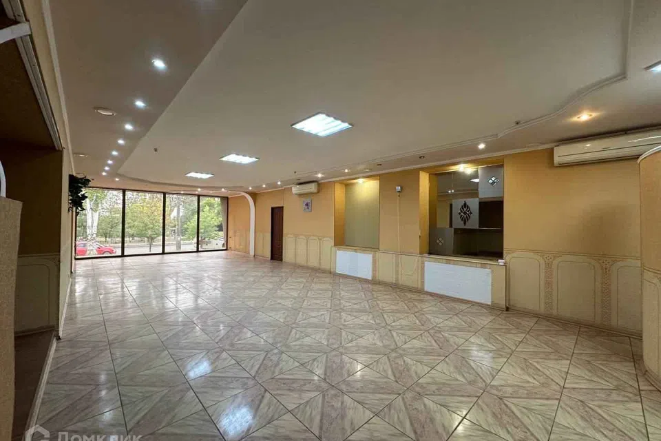 Сдаётся торговое помещение, 87 м²