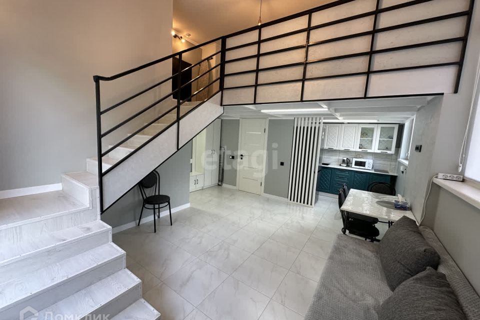 Продаётся 1-комнатная квартира, 42 м²