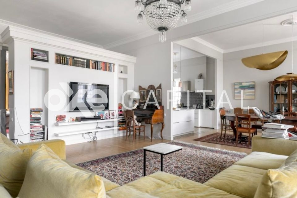 Продаётся 4-комнатная квартира, 152 м²