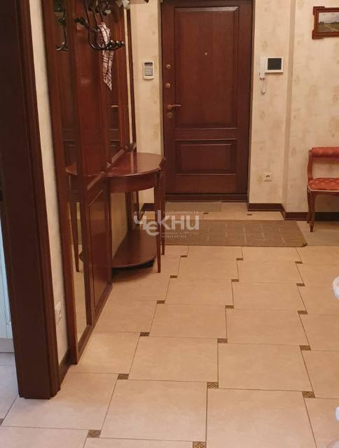 Продаётся 4-комнатная квартира, 140 м²