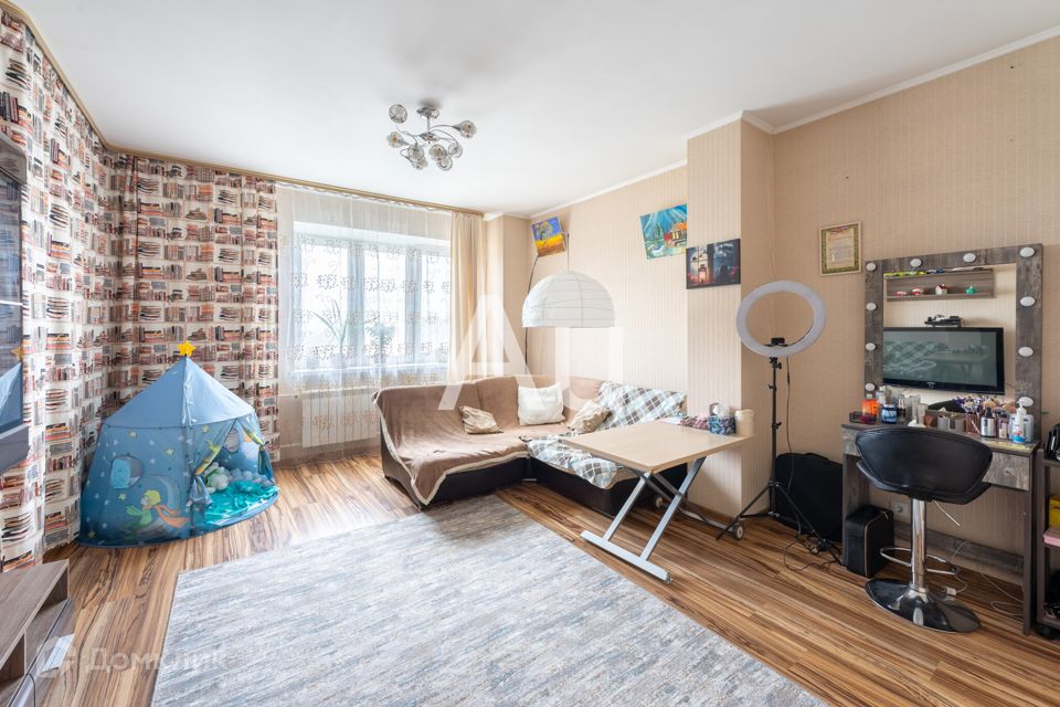 Продаётся 4-комнатная квартира, 121.2 м²