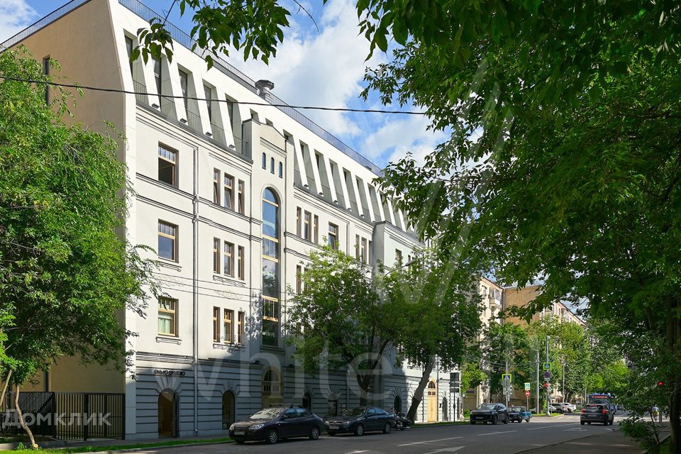Продаётся 4-комнатная квартира, 169.7 м²