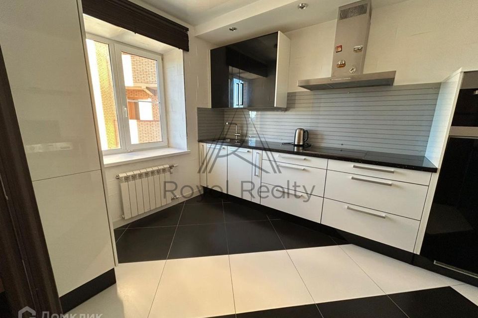 Сдаётся 3-комнатная квартира, 156 м²