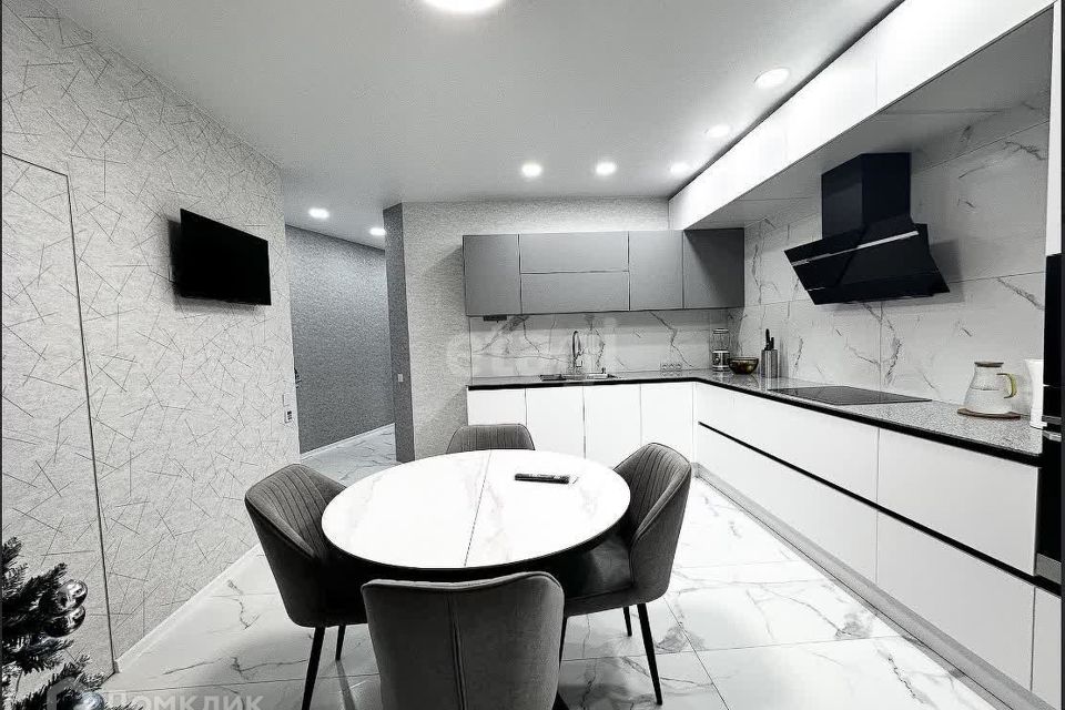 Продаётся 2-комнатная квартира, 74.4 м²