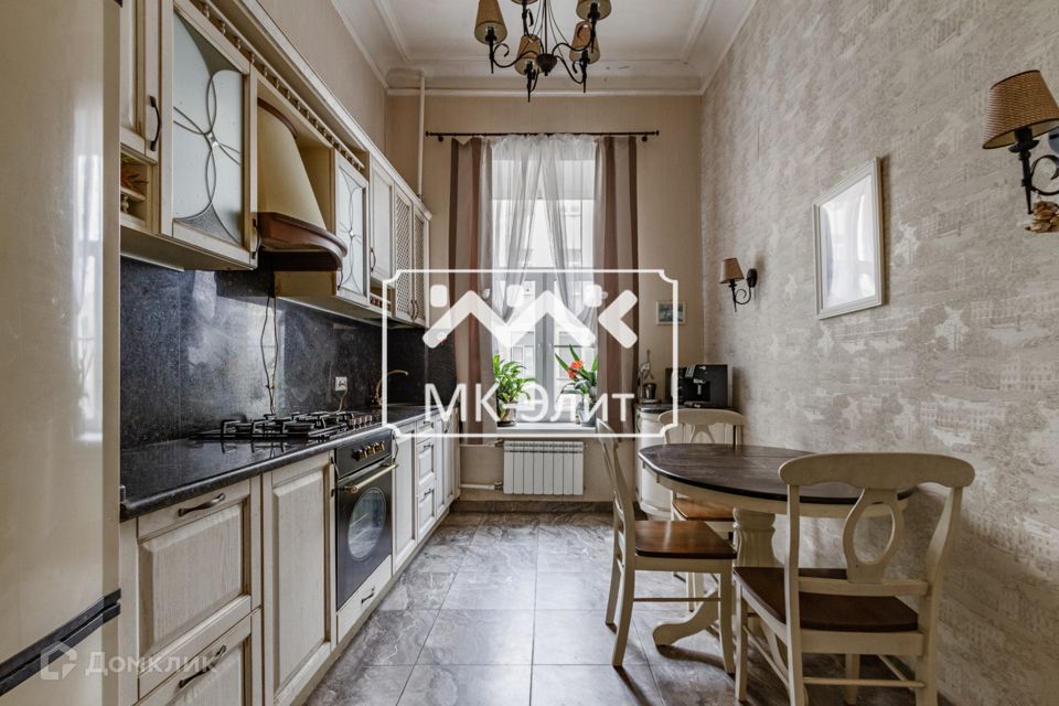 Продаётся 4-комнатная квартира, 111 м²