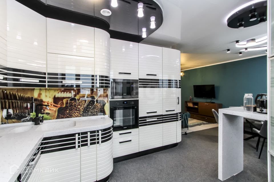 Продаётся 3-комнатная квартира, 155.3 м²