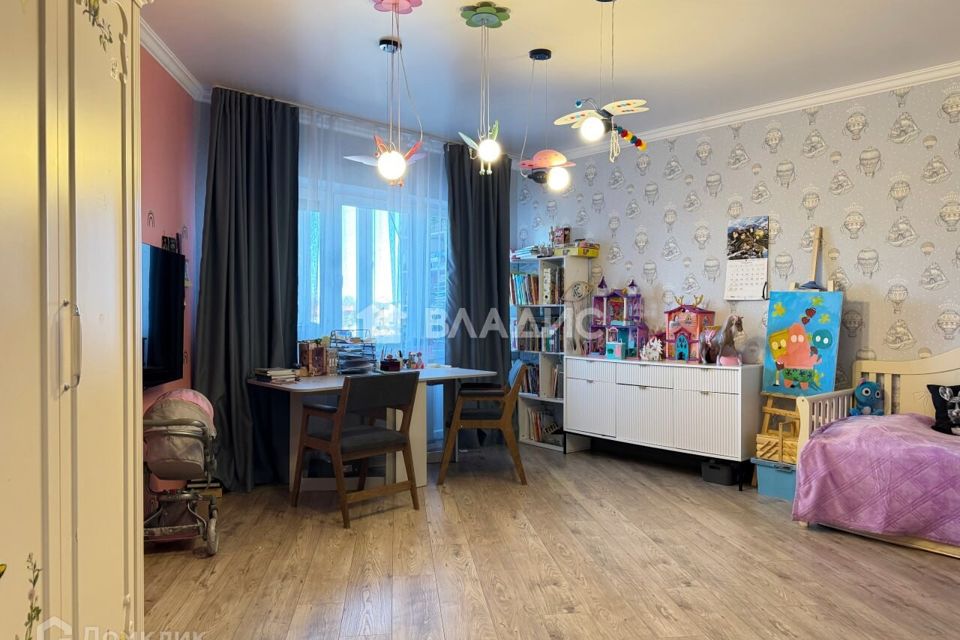 Продаётся 3-комнатная квартира, 132 м²